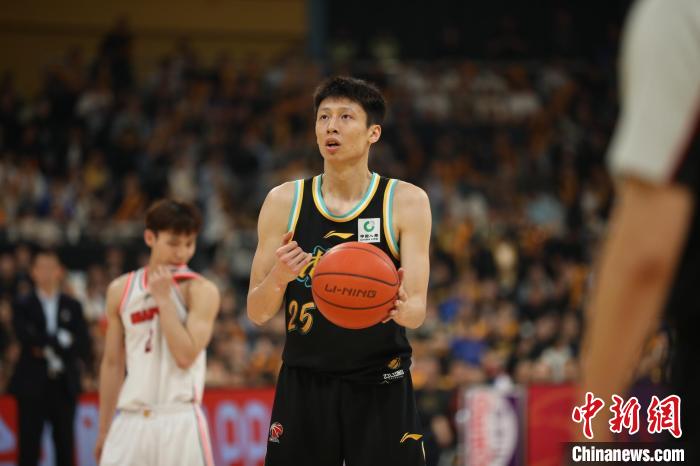 杭州消息：广厦欲在主场翻盘，广东核心周琦因