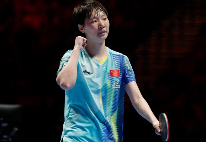 孙颖莎力克队友王曼昱 实现世界杯女单三连冠