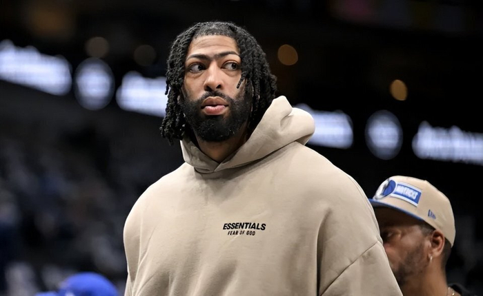 浓眉怒斥湖人突袭交易：六年功勋遭冷处理，未