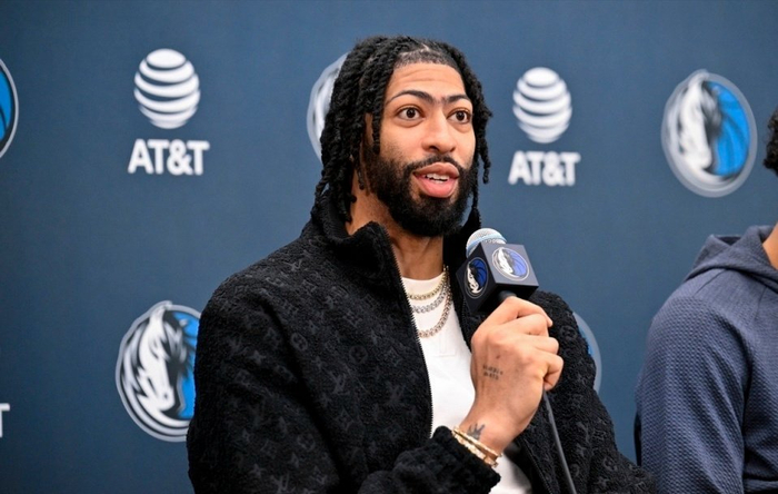 浓眉怒斥湖人突袭交易：六年功勋遭冷处理，未