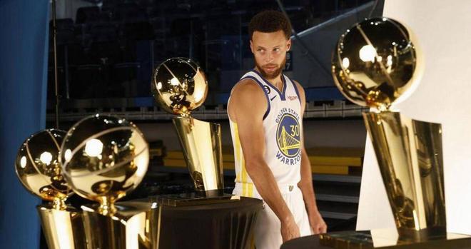 詹姆斯19次季后赛追平历史纪录 杜兰特14次冲击冠